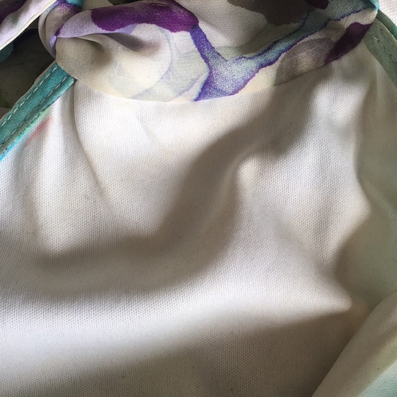 LE CHÂTEAU | Tie Neck floral blouse - Picture 8 of 8